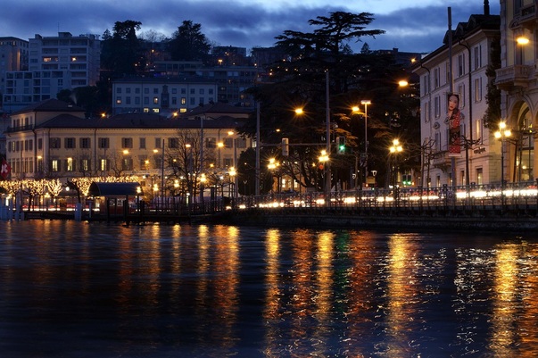 Picture of the waterfront in Lugano, Switzerland; December 2010 Winner in FreePhotoCourse.com's Contributor's Gallery; © 2010, Daniel O. Gonzalez; published by FreePhotoCourse.com  