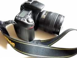 DSLR Camera - © www.freephotocourse.com