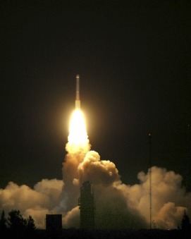 NASA's Mars Phoenix Launch, shot at 1/500 of a second shutter speed - © 2008, FreePhotoCourse.com, all rights reserved