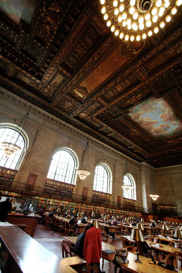 Picture of the Rose Main Reading Room at the New York City Library, Midtown Manhattan; part of the NYC Exposed online exhibit from www.FreePhotoCourse.com; © 2011, Mathew Spolin, all rights reserved