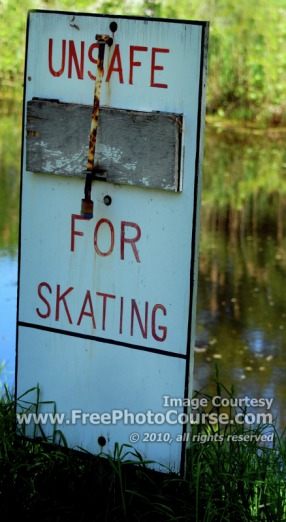 Sign in Pond - Unsafe for Skating, © 2010, FreePhotoCourse.com  -  free digital pictures, computer desktop backgrounds, free online photography tips 