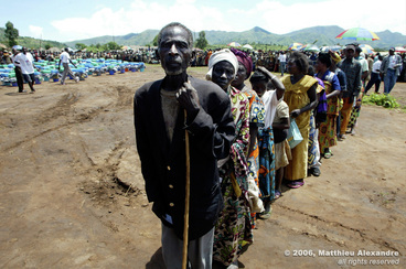 Picture of Congolese exiles waiting in line for aid distribution.  © 2006, Matthieu Alexandre; part of FreePhotoCourse.com's “Photographer Profiles” series; DO NOT COPY – IP Address recorded - all rights reserved.
