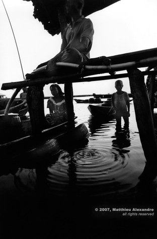 Picture of people living in desperate conditions in the stilted village of Ganvie, Benin.  © 2007, Matthieu Alexandre; part of FreePhotoCourse.com's “Photographer Profiles” series; DO NOT COPY – IP Address recorded - all rights reserved.